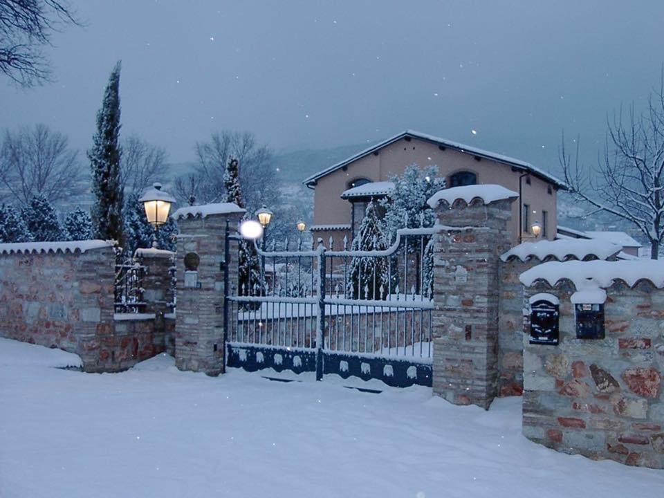 Villa Residenza Le Querce Bilocale à Fossato di Vico Extérieur photo